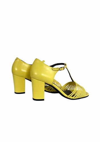 Feminin gul sandalsko med høj hæl fra Nordic ShoePeople